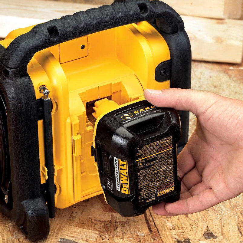 20-Volt MAX Compact Corded Cordless Worksite Radio, 2025