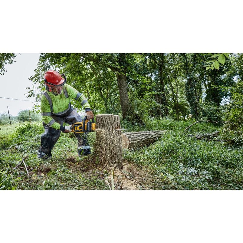 60V MAX Chainsaw 18 in Brushless Cordless Kit DCCS672X1 from